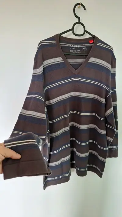 Suéter Esprit gris a rayas cuello V - miniatura 3