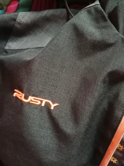 Chaqueta negra con capucha Rusty - miniatura 2