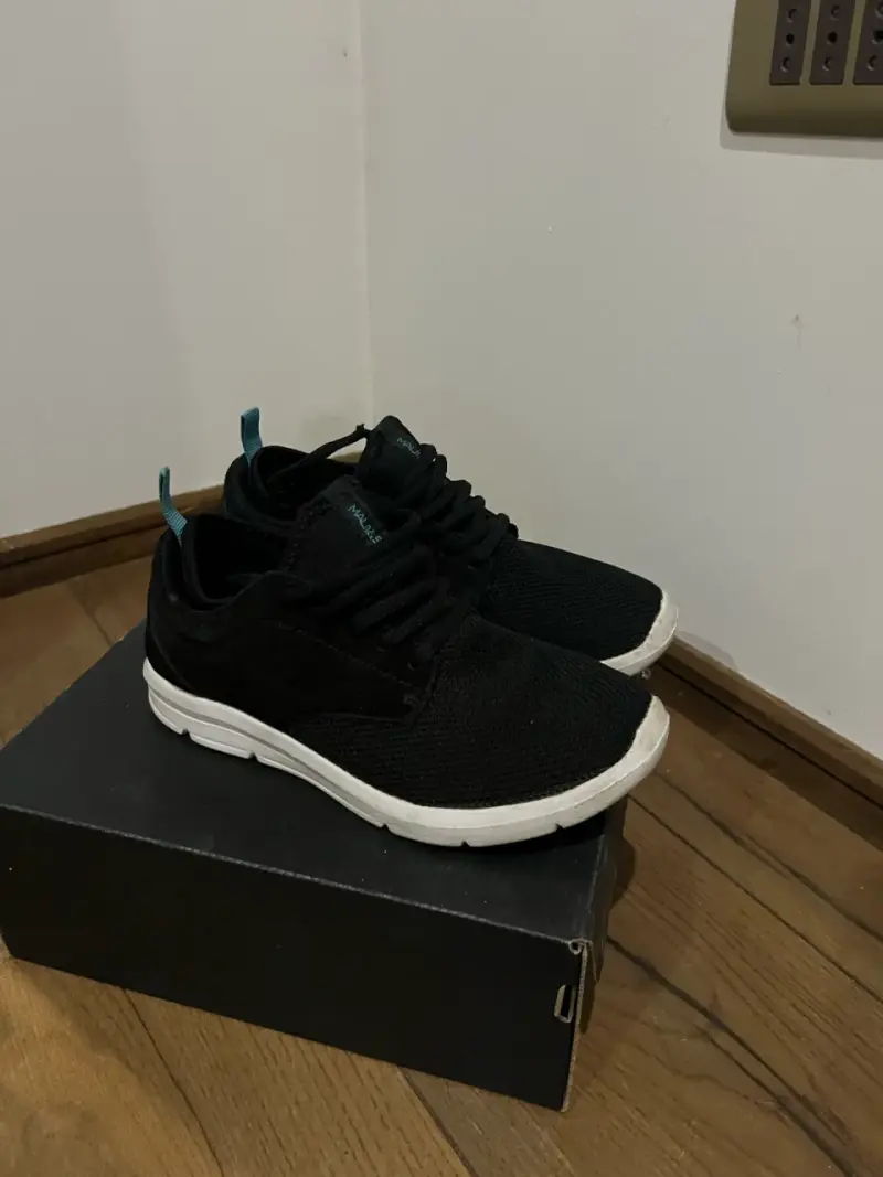 Zapatillas negras modernas - 3
