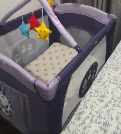 Cuna corral de bebé portátil - miniatura 1