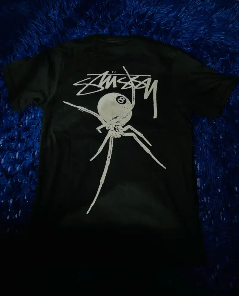 Polera negra con araña - STUSSY - 1