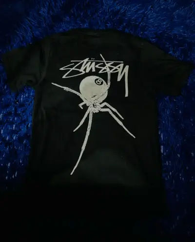 Polera negra con araña - STUSSY - miniatura 1