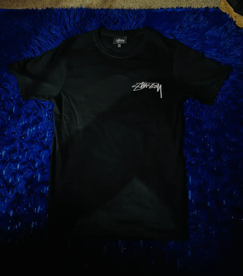 Polera negra con araña - STUSSY - 4