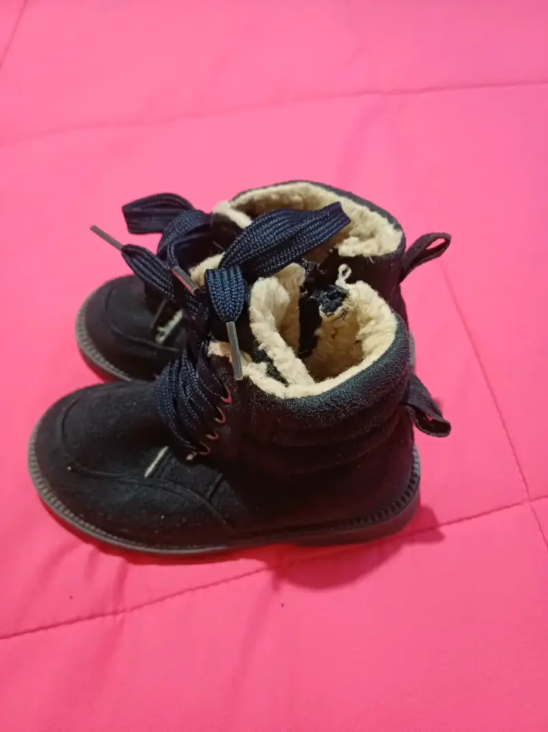 Botas infantiles negras con forro talla 24 - 1