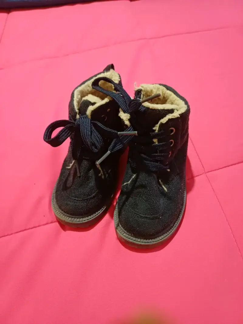 Botas infantiles negras con forro talla 24 - 3