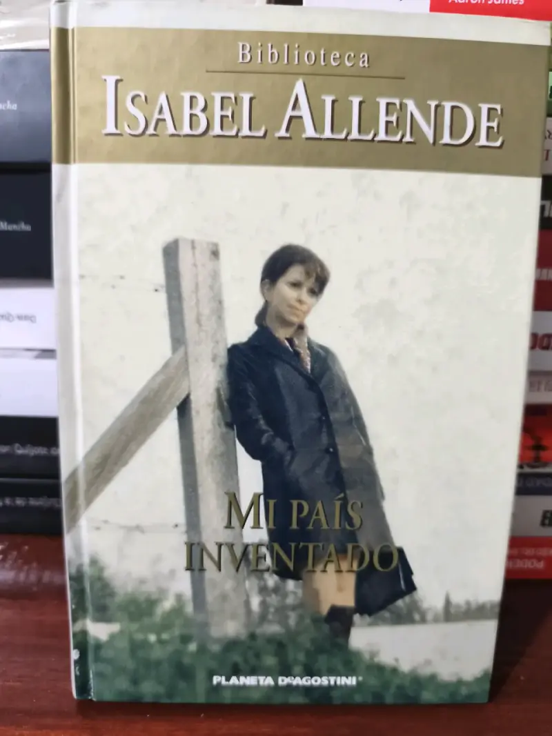Libro 'Mi país inventado' de Isabel Allende - 1