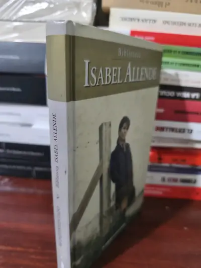 Libro 'Mi país inventado' de Isabel Allende - miniatura 2