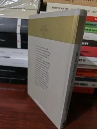Libro 'Mi país inventado' de Isabel Allende - miniatura 3