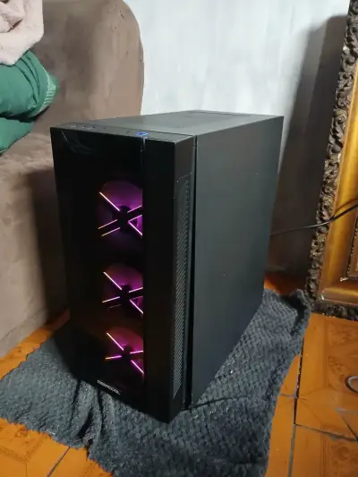 Gabinete Deepcool con luces LED - miniatura 1