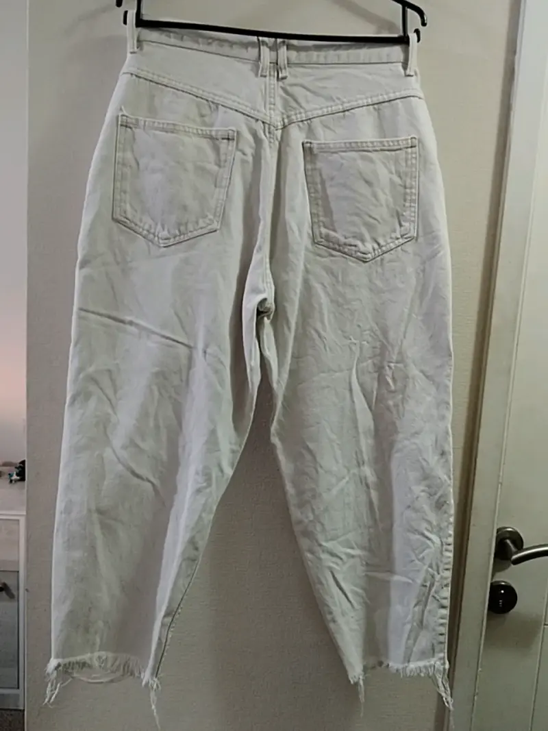 Jeans blancos Zara con detalles - 2