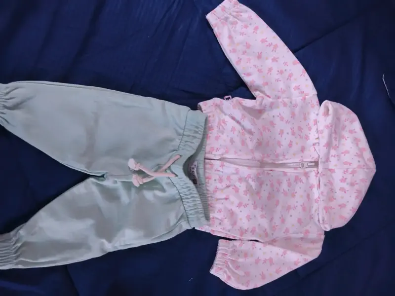 Conjunto bebé rosa con capucha - 2