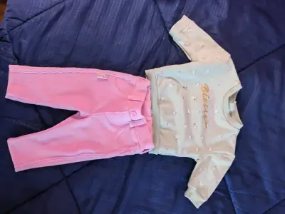 Conjunto bebé rosa con capucha - miniatura 6