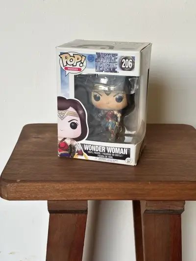 Figura Funko Pop Wonder Woman #206 - miniatura 2