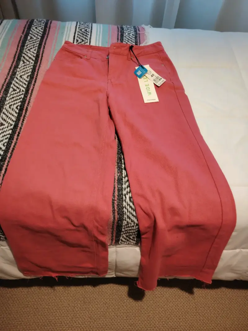 Pantalones rosados nuevos - 1