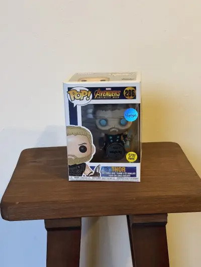 Figura Funko Pop Thor Glow in the Dark #286 - miniatura 1