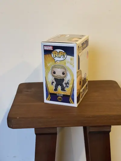Figura Funko Pop Thor Glow in the Dark #286 - miniatura 2