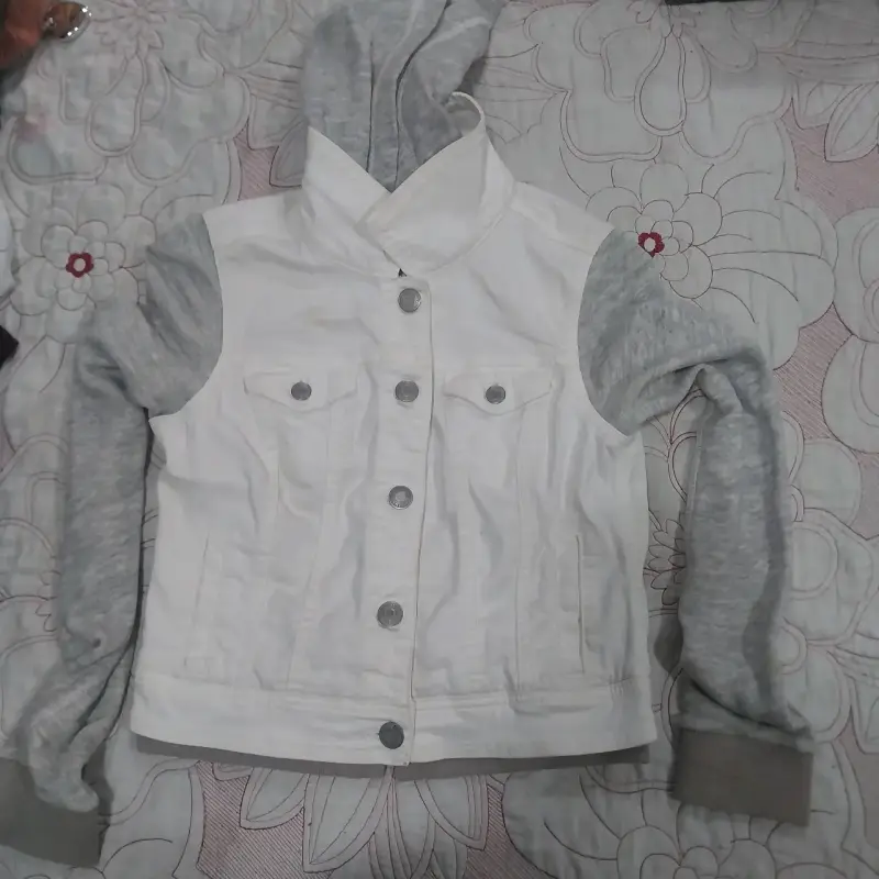 Chaqueta mezclilla con capucha gris - 2