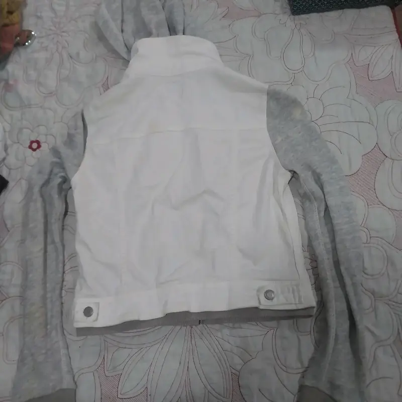 Chaqueta mezclilla con capucha gris - 4