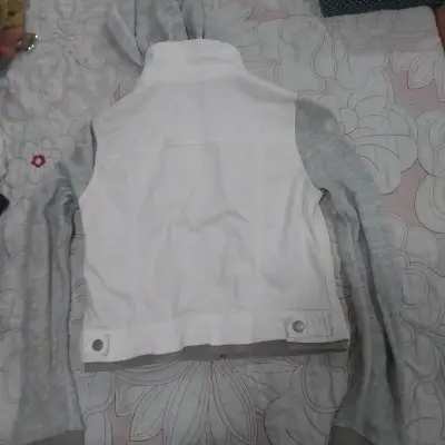 Chaqueta mezclilla con capucha gris - miniatura 4