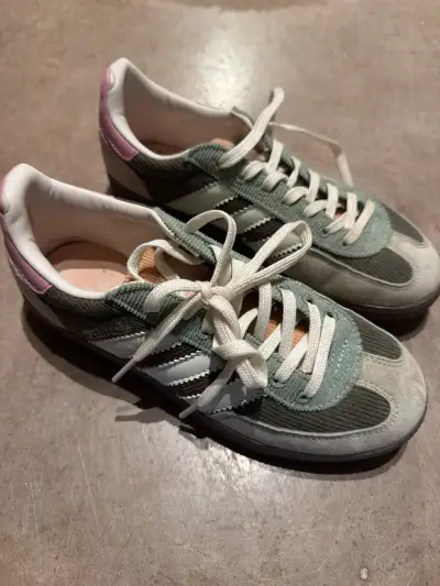 Zapatillas Adidas  verdes y rosadas - miniatura 1