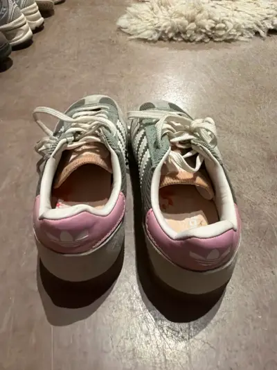 Zapatillas Adidas  verdes y rosadas - miniatura 3