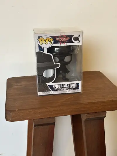 Funko Pop Spider-Man Noir #406 - miniatura 1