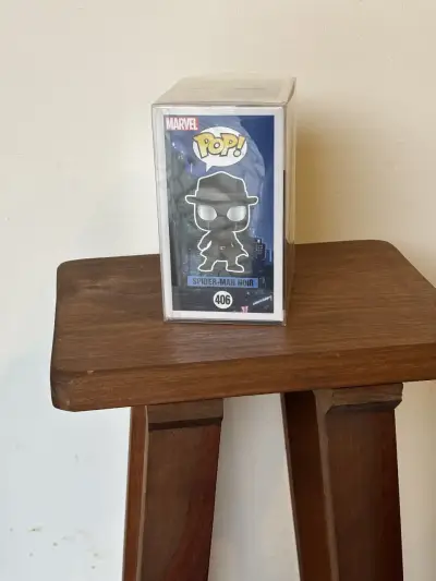 Funko Pop Spider-Man Noir #406 - miniatura 2