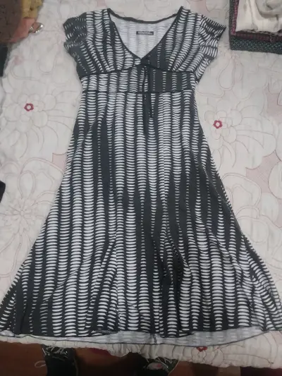 Vestido blanco y negro - miniatura 1