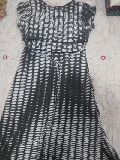 Vestido blanco y negro - miniatura 2