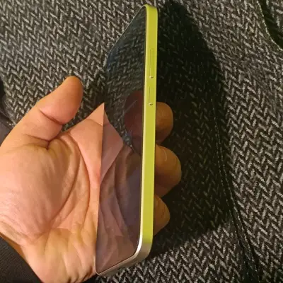 Smartphone Redmi dorado - miniatura 3
