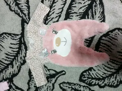 Enterito bebé rosado con capucha - miniatura 2