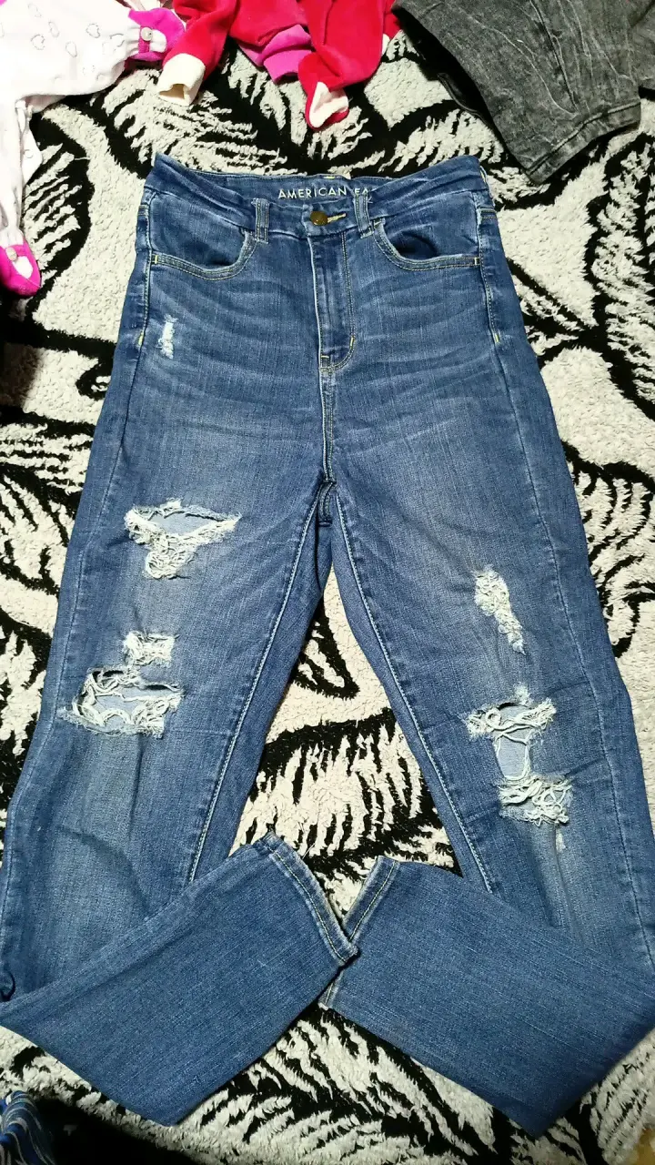 Jeans azul rasgados de mujer - 1