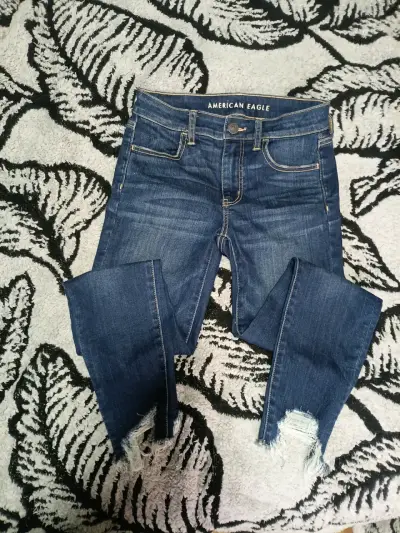 Jeans azul rasgados de mujer - miniatura 3