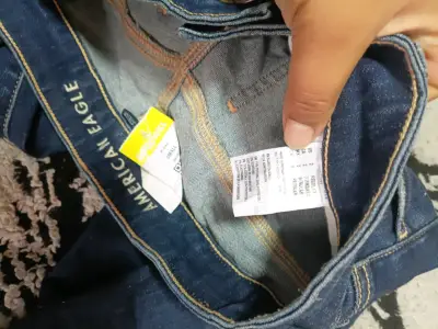 Jeans azul rasgados de mujer - miniatura 5