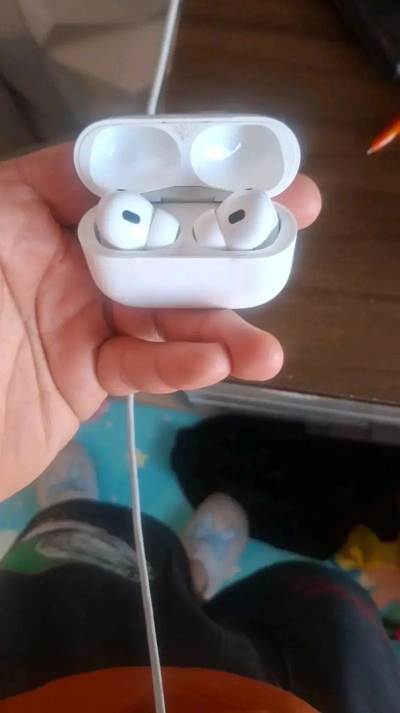Audífonos inalámbricos blancos - 1