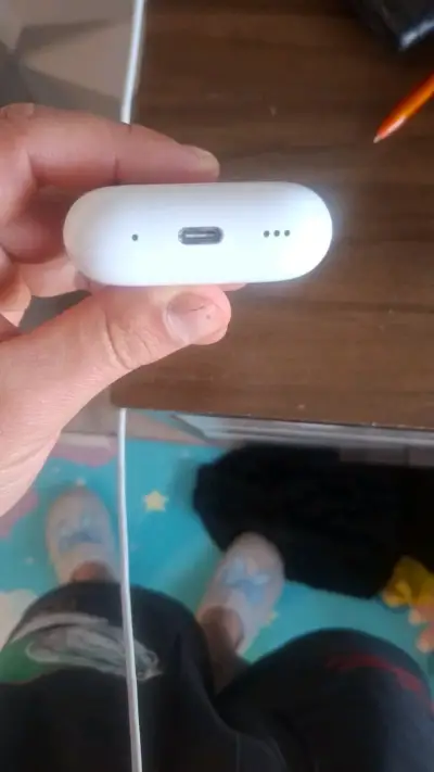 Audífonos inalámbricos blancos - miniatura 2