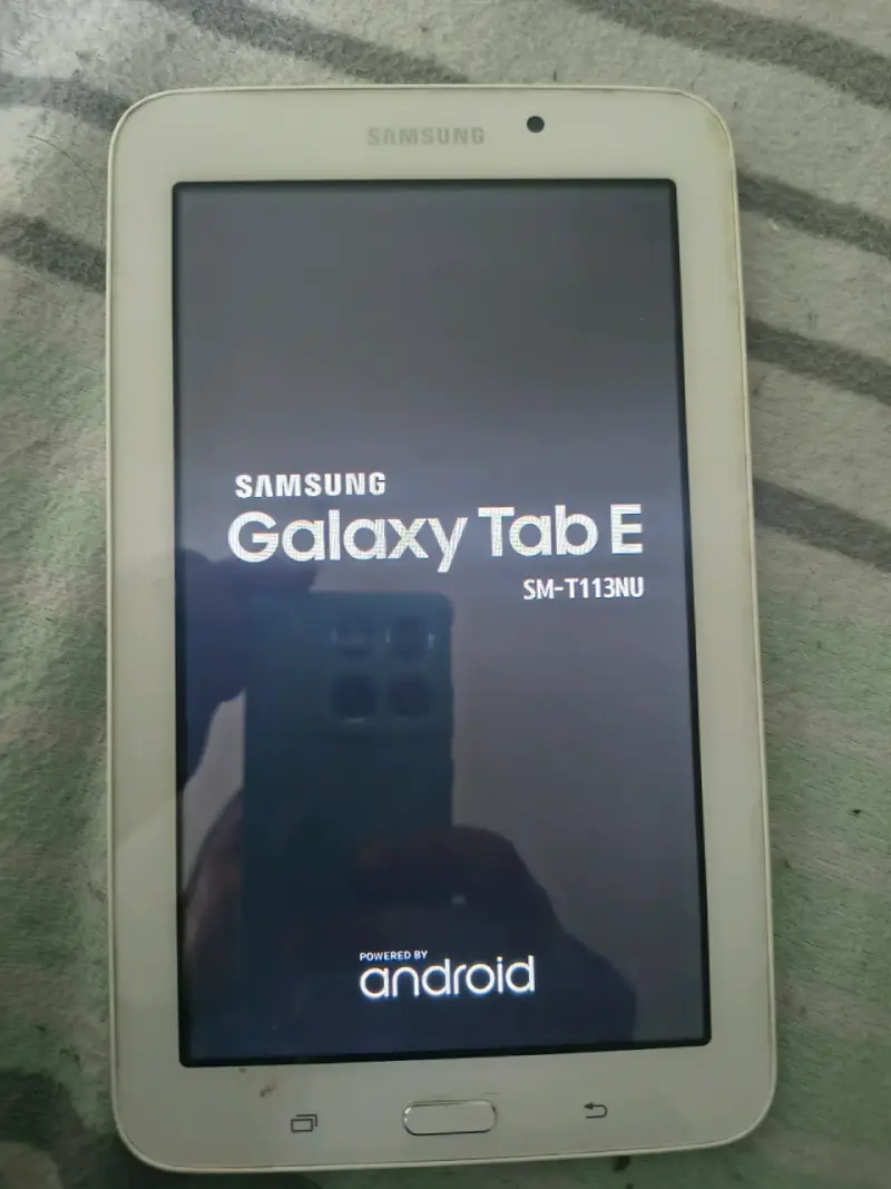 Tableta Samsung Galaxy Tab E - 1