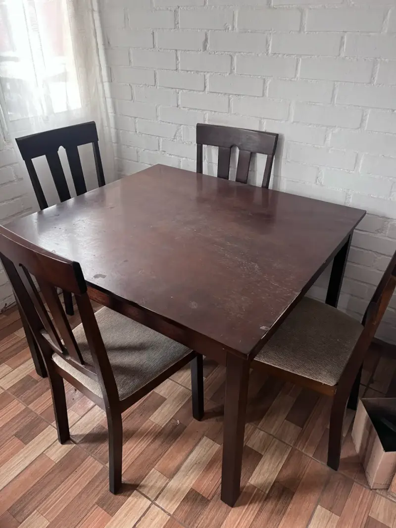 Juego de comedor madera 4 sillas - 1