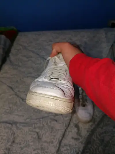 Zapatillas deportivas blancas usadas - miniatura 2