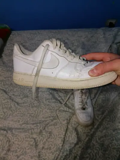 Zapatillas deportivas blancas usadas - miniatura 3