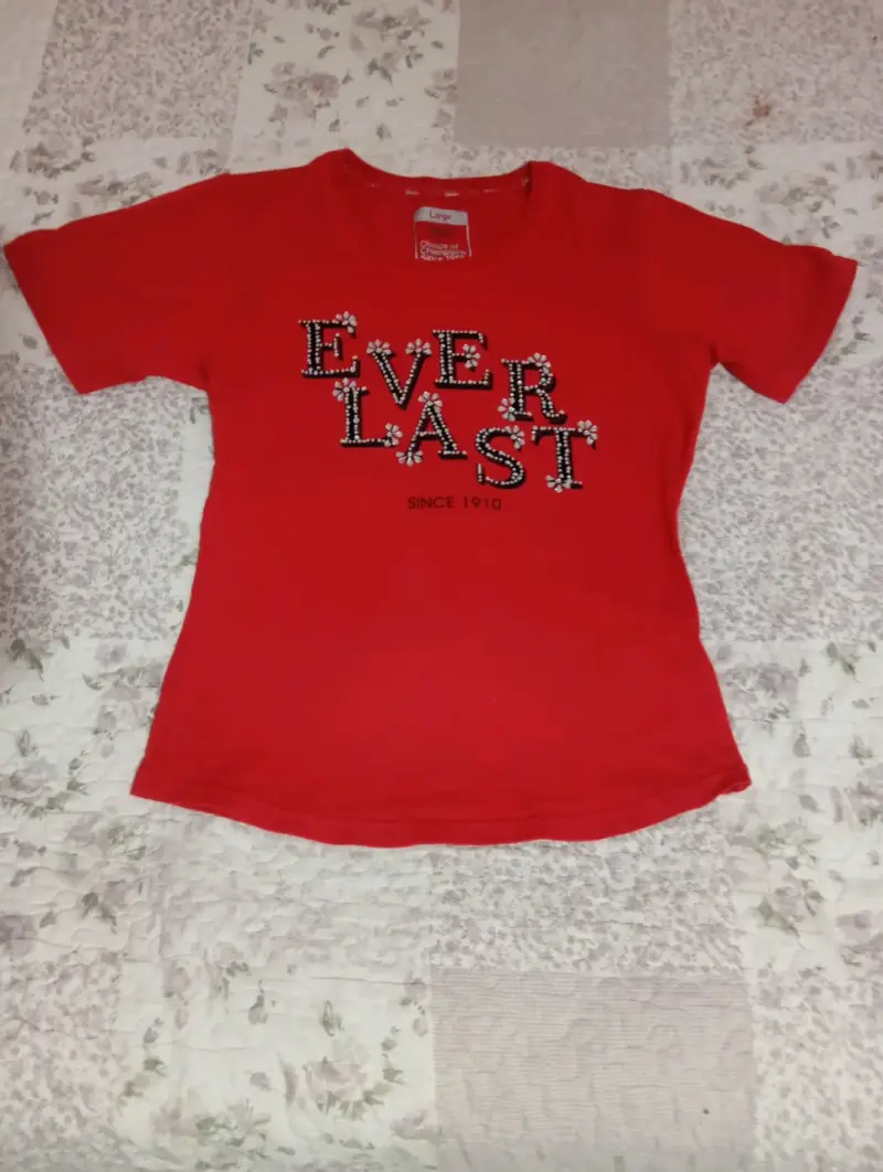 Polera roja Everlast diseño floral - 1