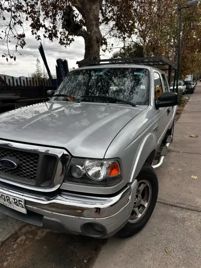 Camioneta Ford Ranger II XLT plateada usada - miniatura 1