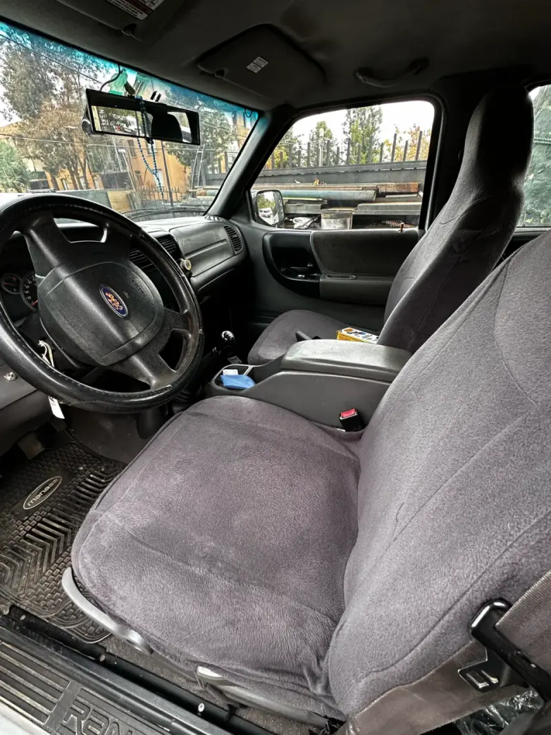 Camioneta Ford Ranger II XLT plateada usada - 5