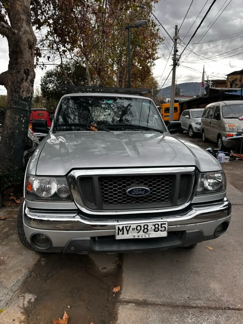 Camioneta Ford Ranger II XLT plateada usada - 6