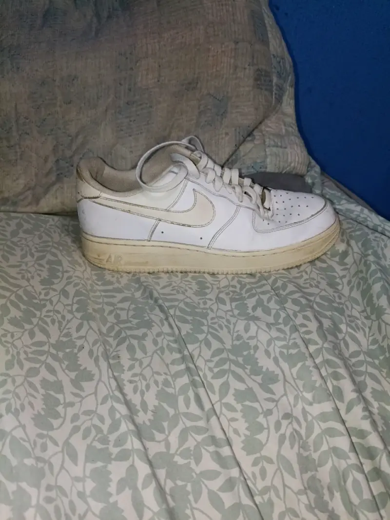 Zapatilla blanca Nike usada - 1