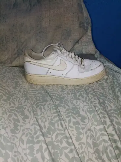 Zapatilla blanca Nike usada - miniatura 1