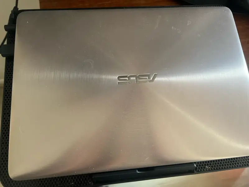 Notebook ASUS plateado usado - 3