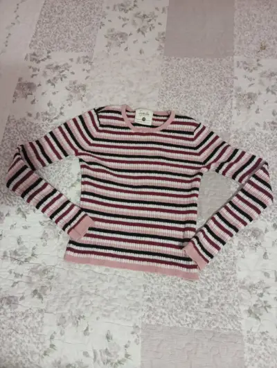 Suéter de rayas rosa y negro - miniatura 1