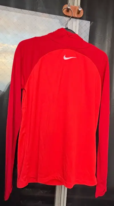 Polera deportiva roja Nike, Niño - miniatura 1