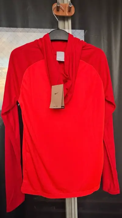 Polera deportiva roja Nike, Niño - miniatura 2